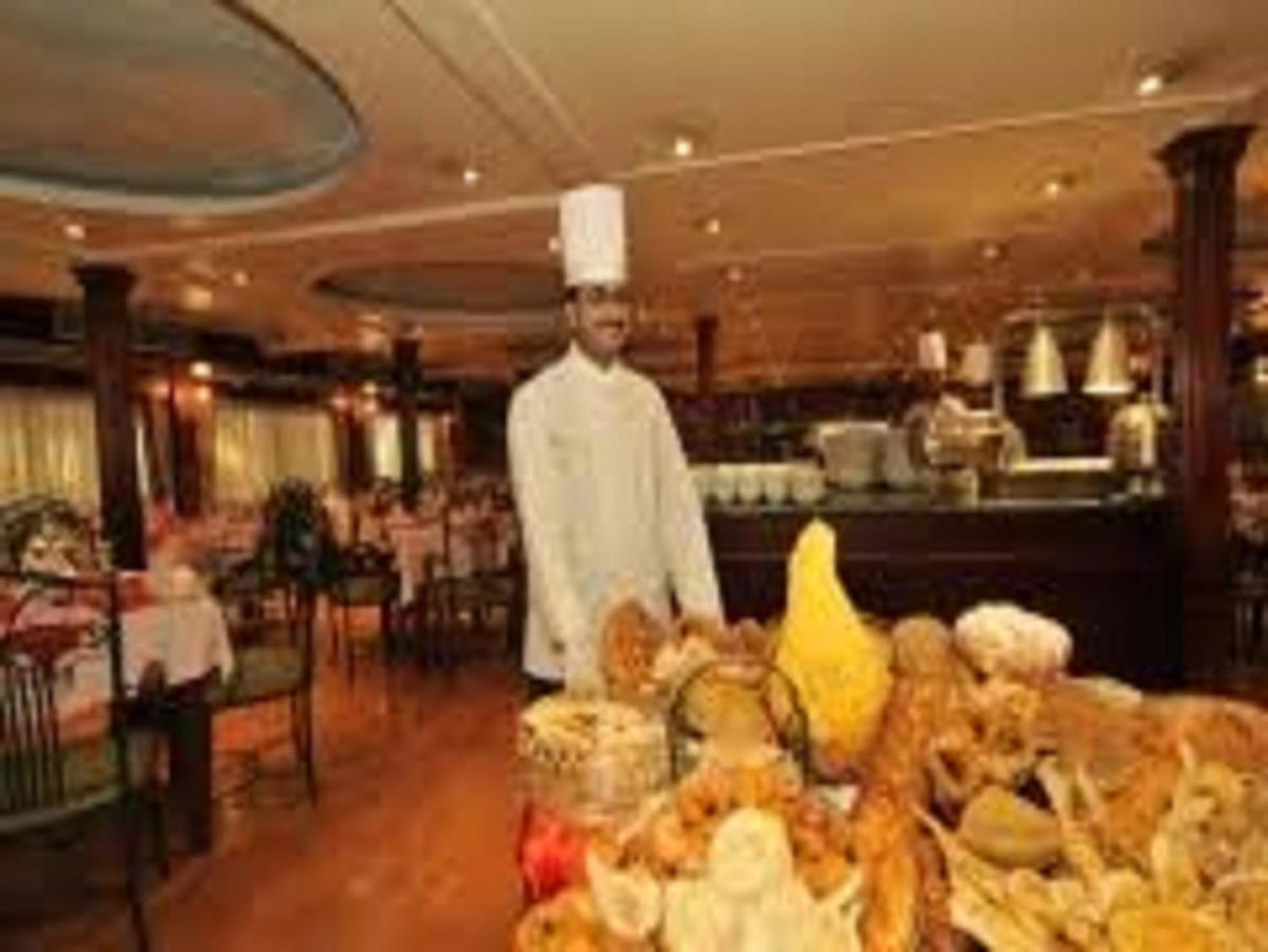 Готель Luxor Luxury Nile Cruises - From Luxor 04 Nights - From Aswan 03 Nights Екстер'єр фото