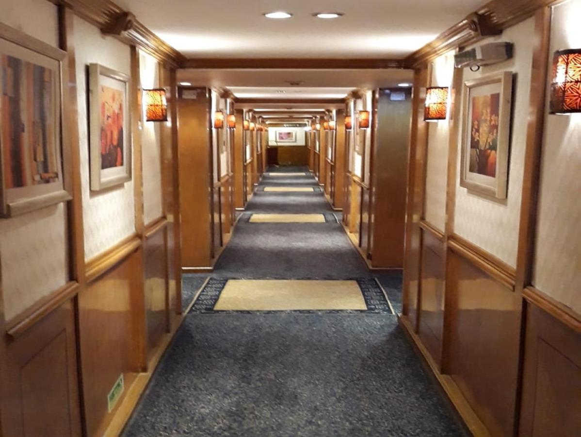 Готель Luxor Luxury Nile Cruises - From Luxor 04 Nights - From Aswan 03 Nights Екстер'єр фото