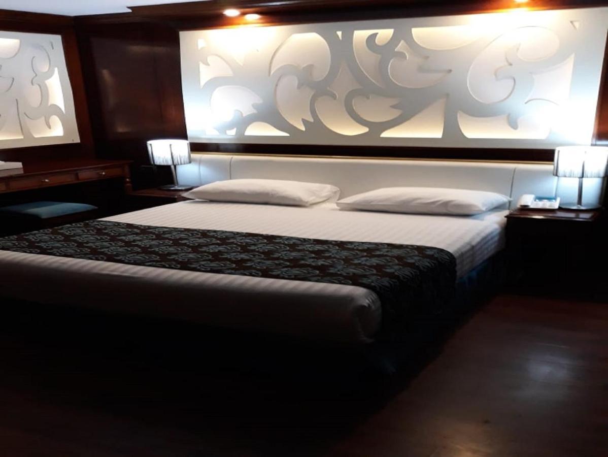 Готель Luxor Luxury Nile Cruises - From Luxor 04 Nights - From Aswan 03 Nights Екстер'єр фото