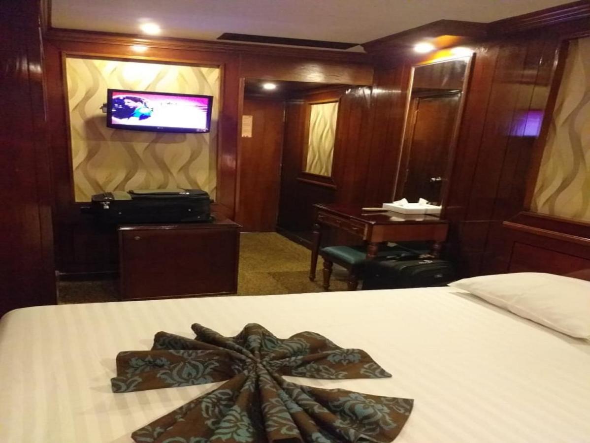 Готель Luxor Luxury Nile Cruises - From Luxor 04 Nights - From Aswan 03 Nights Екстер'єр фото