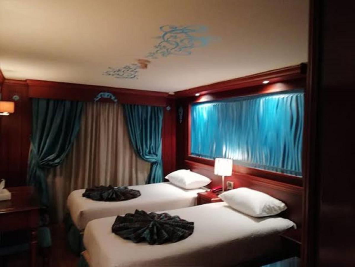 Готель Luxor Luxury Nile Cruises - From Luxor 04 Nights - From Aswan 03 Nights Екстер'єр фото