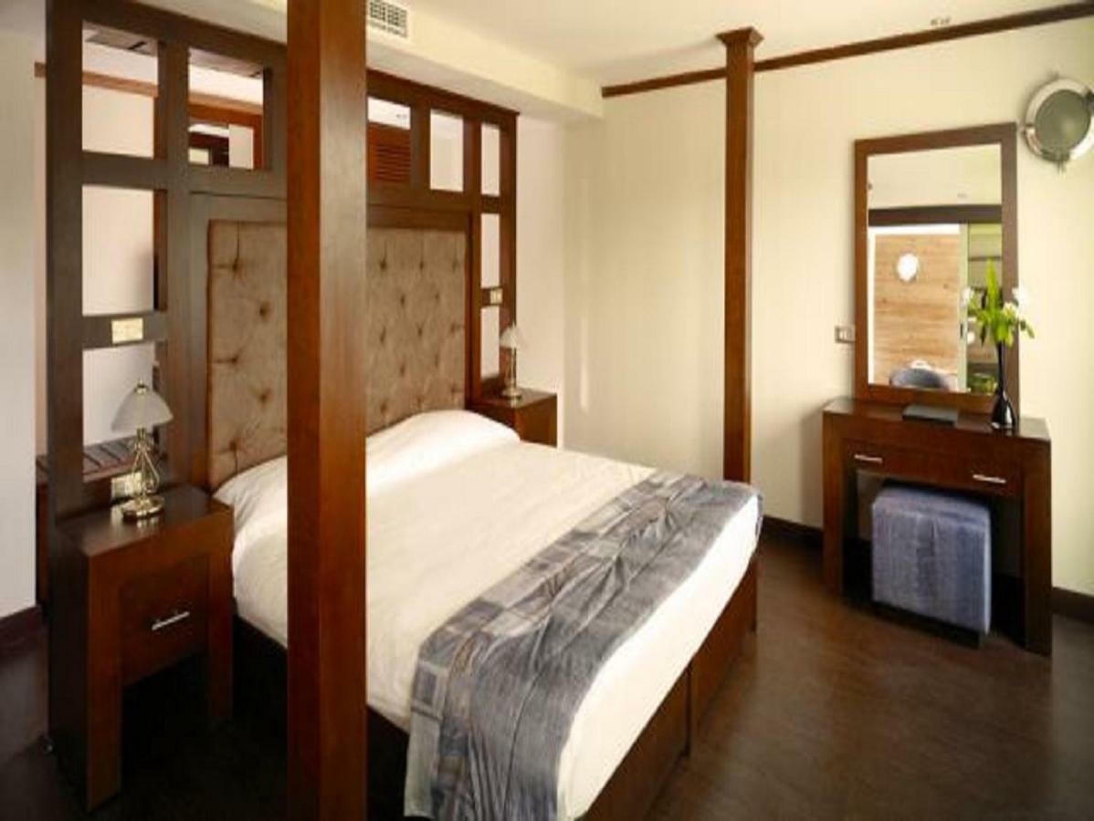 Готель Luxor Luxury Nile Cruises - From Luxor 04 Nights - From Aswan 03 Nights Екстер'єр фото
