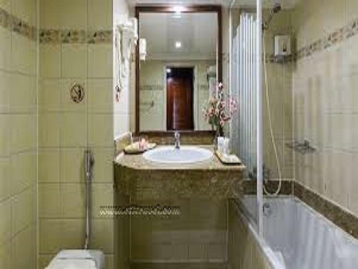 Готель Luxor Luxury Nile Cruises - From Luxor 04 Nights - From Aswan 03 Nights Екстер'єр фото