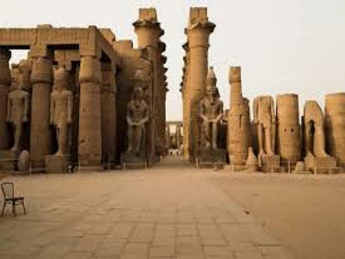 Готель Luxor Luxury Nile Cruises - From Luxor 04 Nights - From Aswan 03 Nights Екстер'єр фото