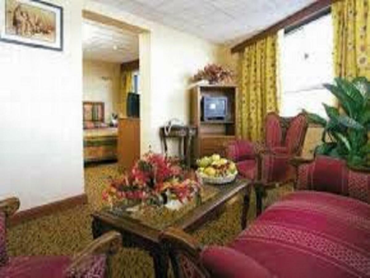 Готель Luxor Luxury Nile Cruises - From Luxor 04 Nights - From Aswan 03 Nights Екстер'єр фото