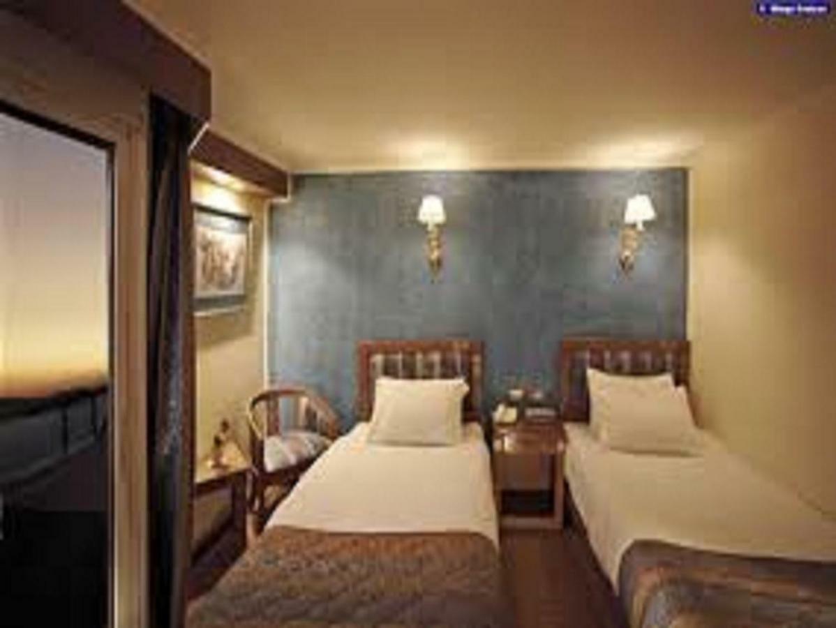 Готель Luxor Luxury Nile Cruises - From Luxor 04 Nights - From Aswan 03 Nights Екстер'єр фото