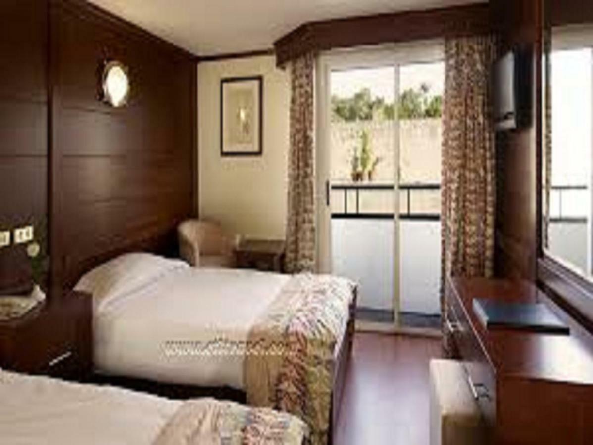 Готель Luxor Luxury Nile Cruises - From Luxor 04 Nights - From Aswan 03 Nights Екстер'єр фото
