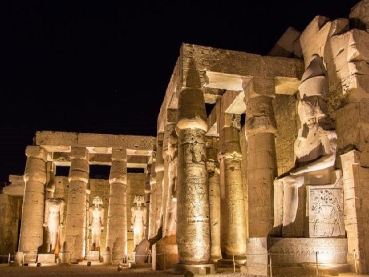 Готель Luxor Luxury Nile Cruises - From Luxor 04 Nights - From Aswan 03 Nights Екстер'єр фото
