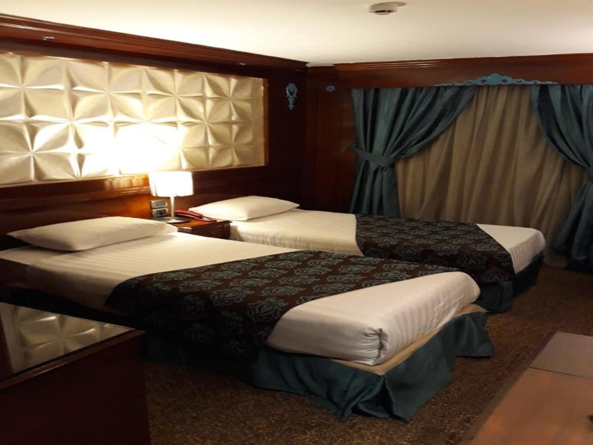 Готель Luxor Luxury Nile Cruises - From Luxor 04 Nights - From Aswan 03 Nights Екстер'єр фото