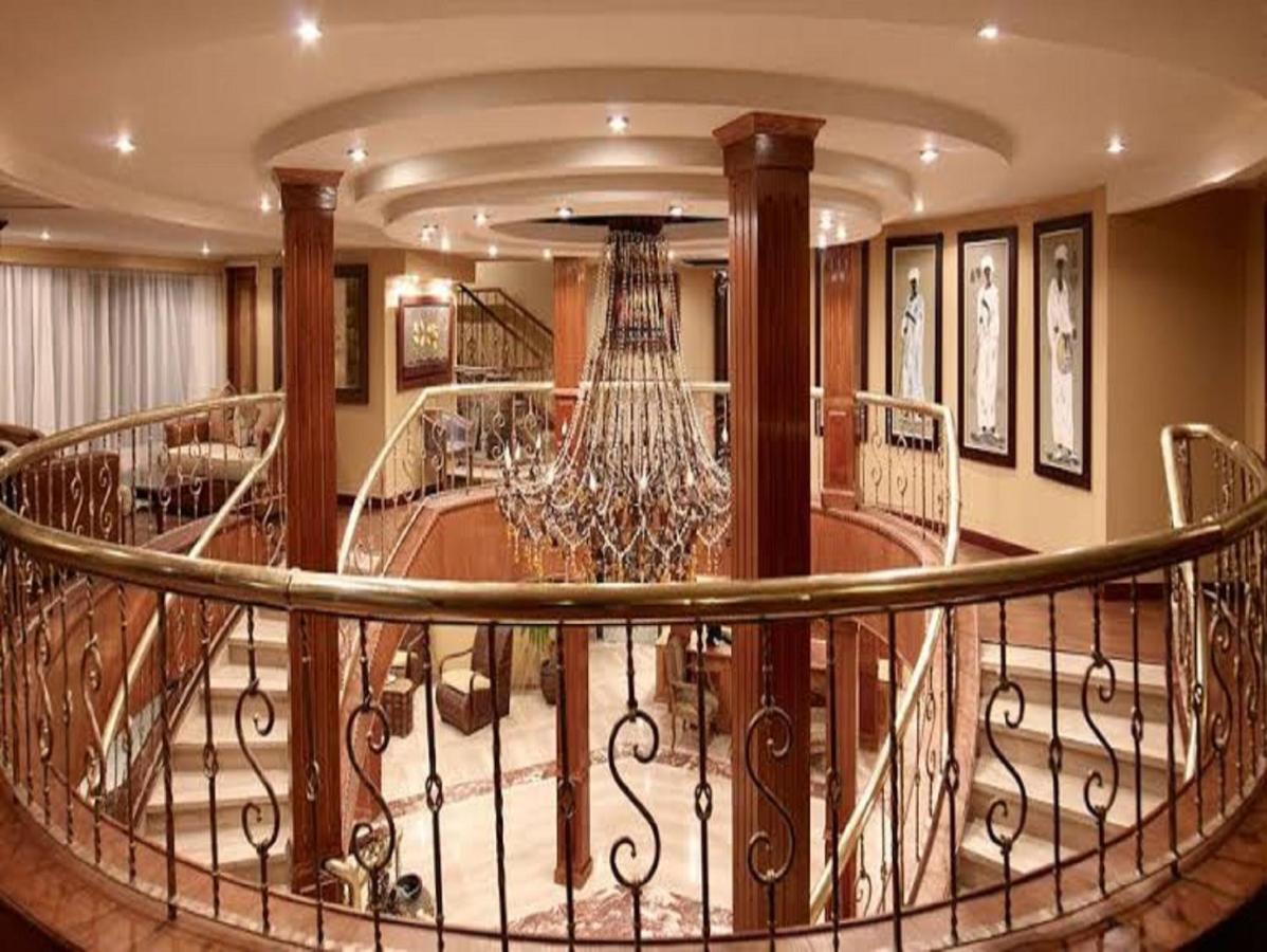 Готель Luxor Luxury Nile Cruises - From Luxor 04 Nights - From Aswan 03 Nights Екстер'єр фото